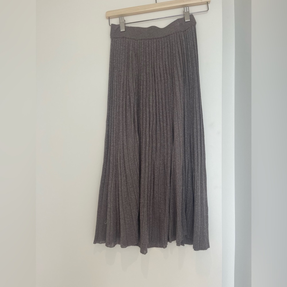 MIDI sparking thread - Pleated Club Monaco Skirt wool material. Size: XS
